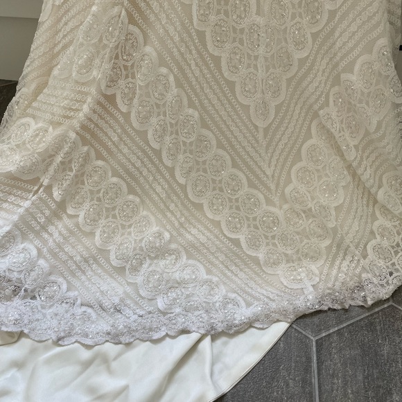 Wtoo bridal gown in size 8. - Picture 5 of 7